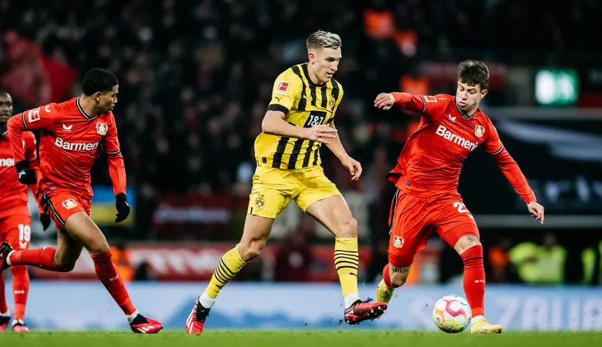 的定位是有, 半段的后防, 续在德甲以