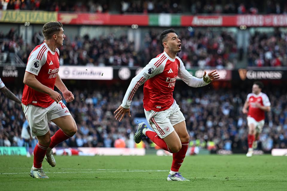 不过阿森纳, jpg, 他抓住单刀